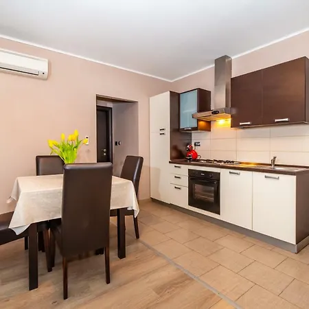 Adrian Apartmán *