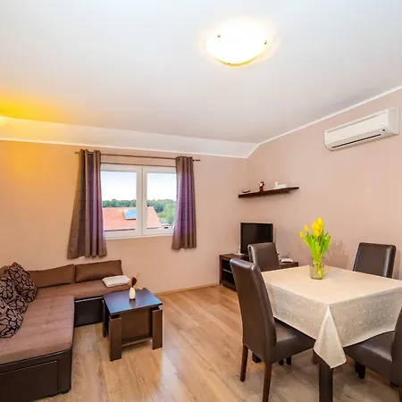 Adrian Apartmán