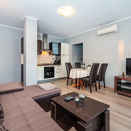 Adrian Apartmán