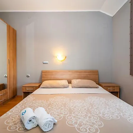 Adrian Apartmán *