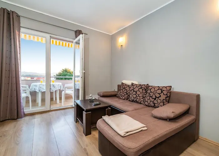 Adrian * ビオグラード・ナ・モル