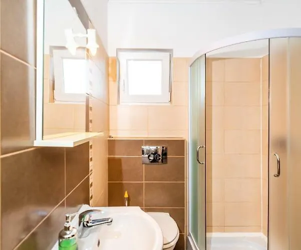 アパート Adrian *