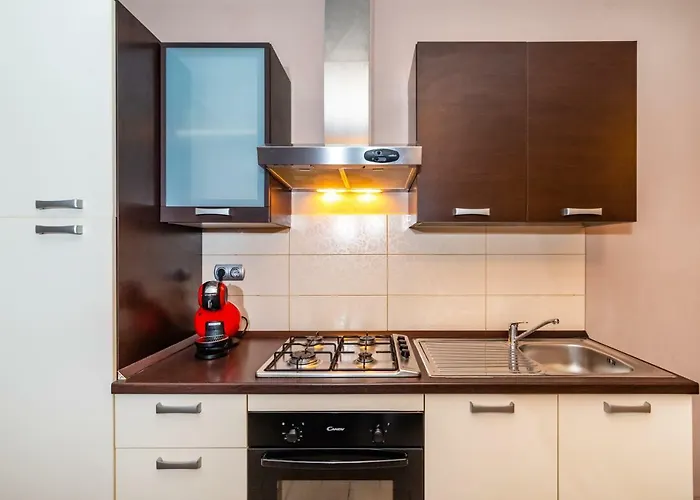 Adrian ビオグラード・ナ・モル